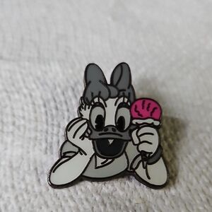 Disney Pin Daisy Duck Bkack N White Series